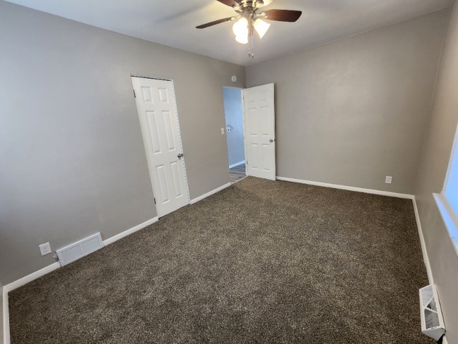 Photo - 2049 34th St