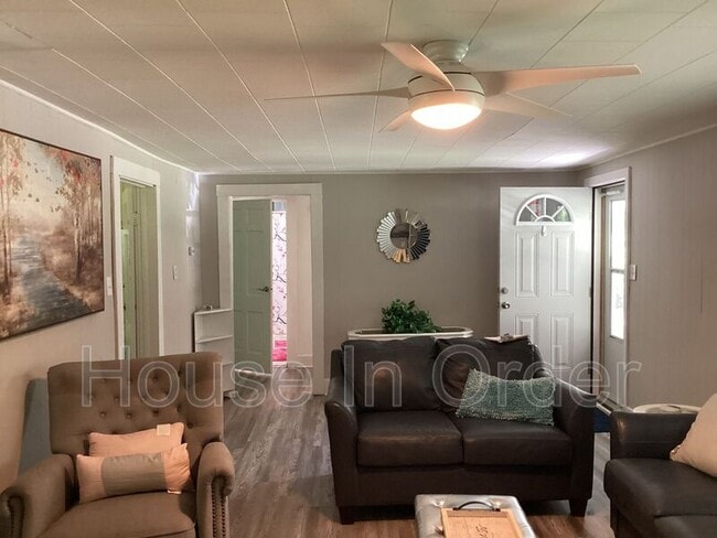 Photo - 431 White Oak Rd
