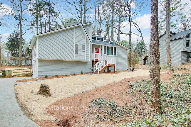 Building Photo - 232 Rustic Ridge Dr NE