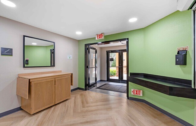 Furnished Studio-Tampa - Airport - Spruce Street