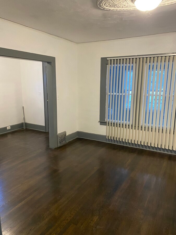 Photo - 2976 Hogarth St