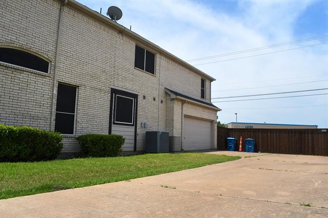 Photo - 409 Royal Crest Dr