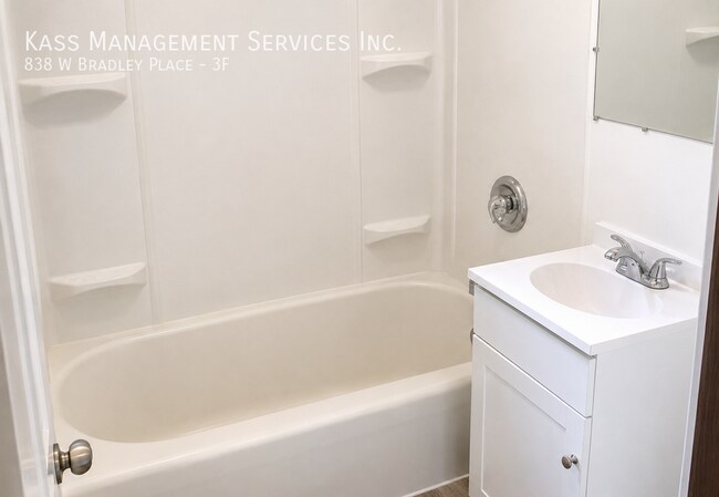 838 W Bradley Pl Unit 3F