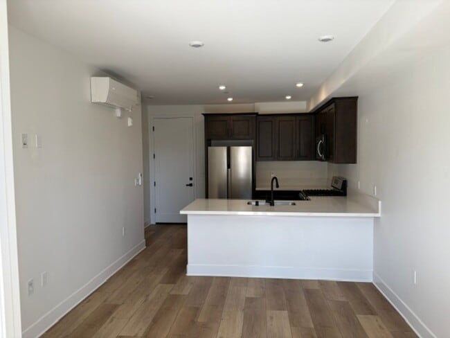 Photo - 402 W Grand Ave