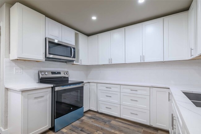 Building Photo - 12044 Beechnut St Unit True