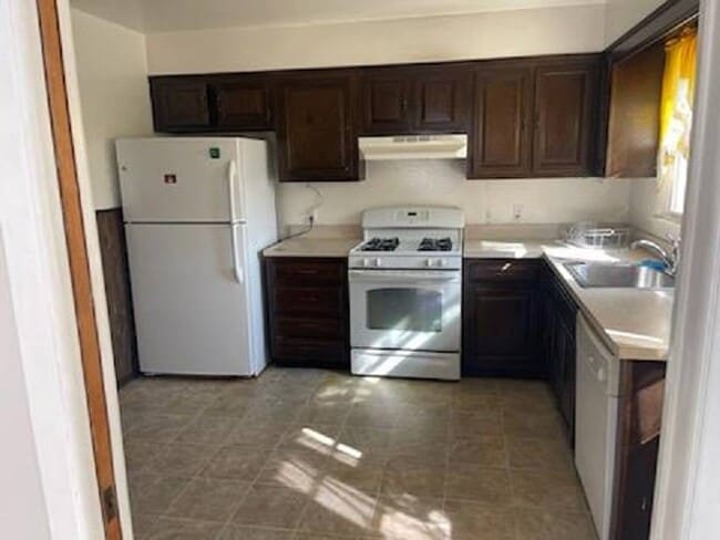 Building Photo - 80 Slocum Ave