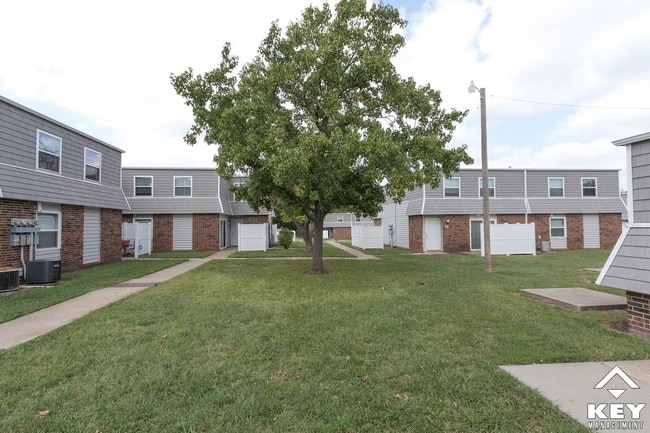 Courtyard 2 - Safari West