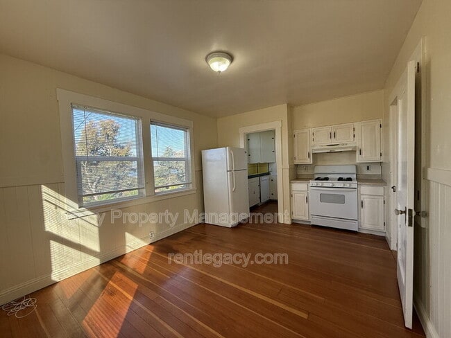 Photo - 69 B St