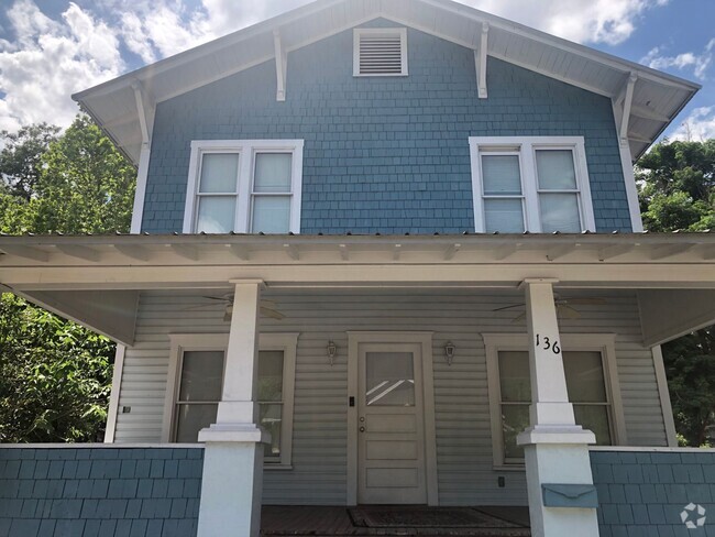 Building Photo - Beautiful Home 3 Blocks from Campus