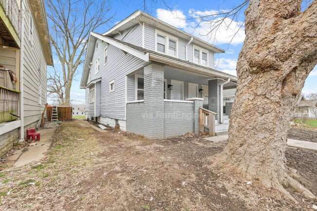 Photo - 822 N Bradley Ave