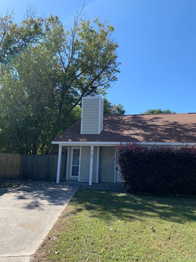 2 Bedroom 2 Bath Townhome with fenced back... Townhome Rental in