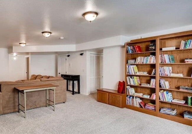 Building Photo - 6 month lease available! D20 5bdrm Home on...