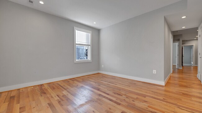 Photo - 1911 M St NE Unidad 1