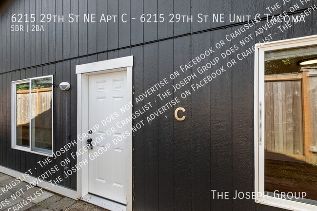 Building Photo - 6215 29th St NE Unit 6215 29th St NE C Tacoma Rental