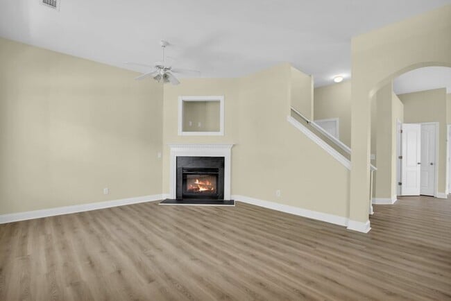 Photo - 3 Bedroom 3 Bathroom in Hinesville