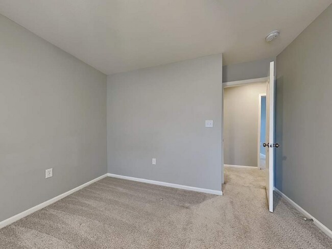 Photo - 341 Hunslet Cir