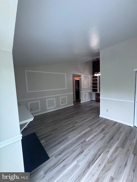 2049 Lucas Ln