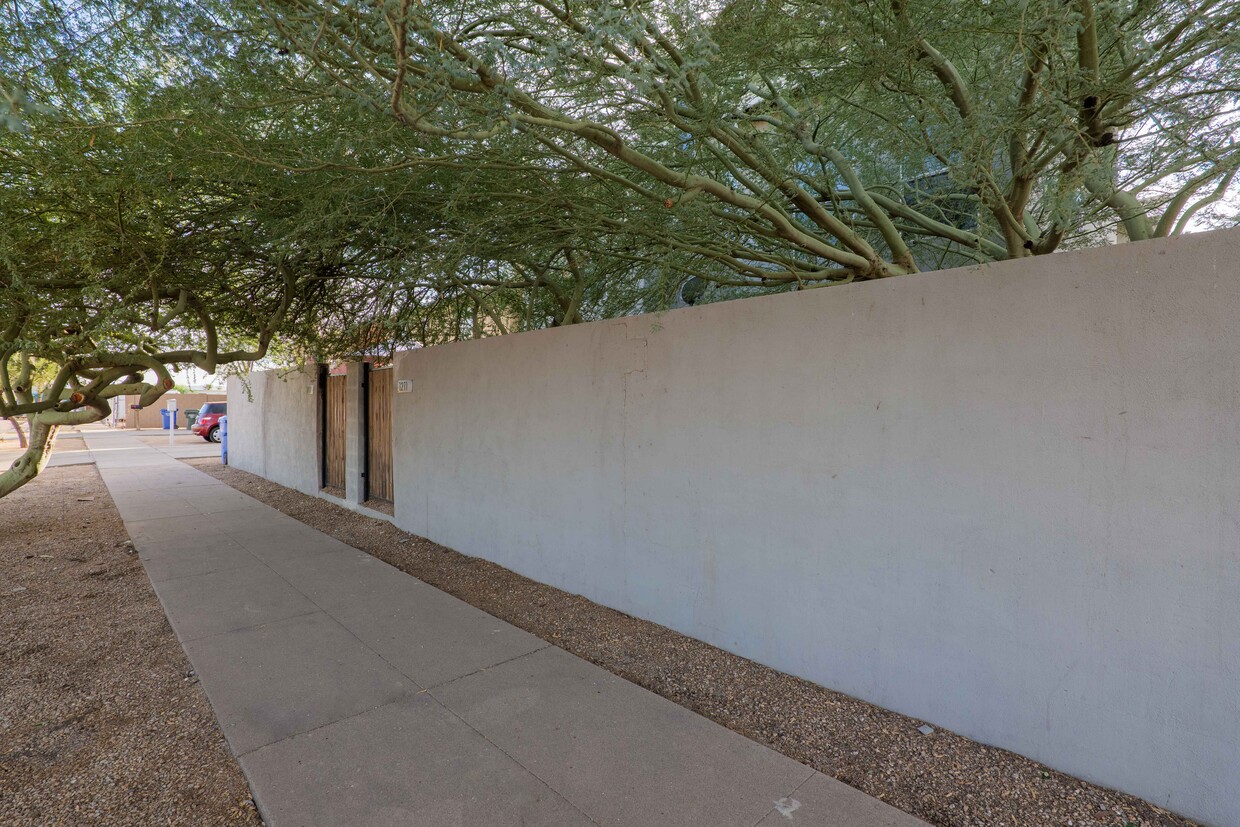 Roosevelt West Townhomes - Roosevelt West Townhomes
