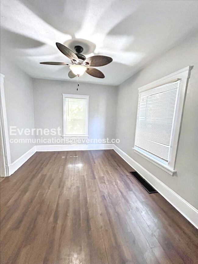 Photo - 8002 Bellevue Ave