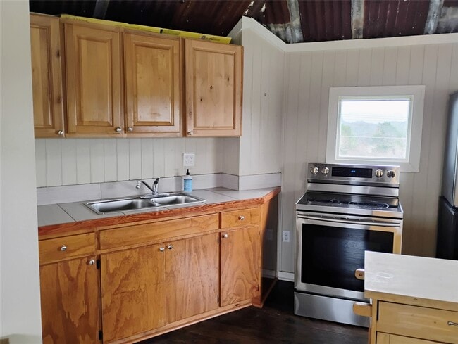 Building Photo - 6759 TX-105 Unit 4th Flr