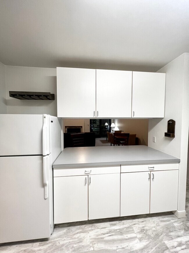 Building Photo - 1047 Danby Rd Unit D1 Rental