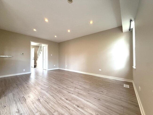 Photo - 750 Roosevelt Rd