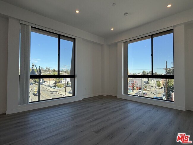 1870 1st St Unit 301
