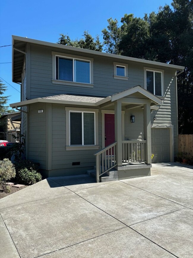 Building Photo - Northeast Santa Rosa 2 Bedroom 1.5 Bathroom Single Family Home with A/C