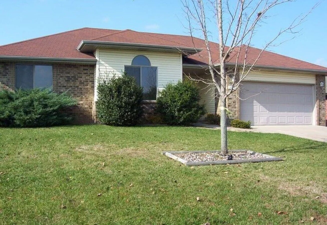 Spacious 3 bedroom house in SW Springfield! - Spacious 3 bedroom house in SW Springfield!