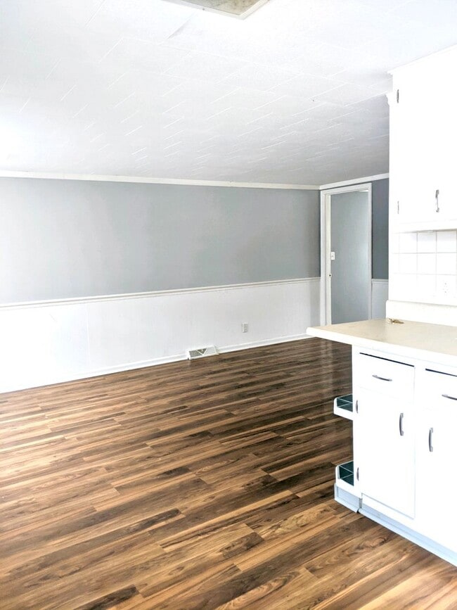 Photo - 2506-2510 Oriole Unit 2510