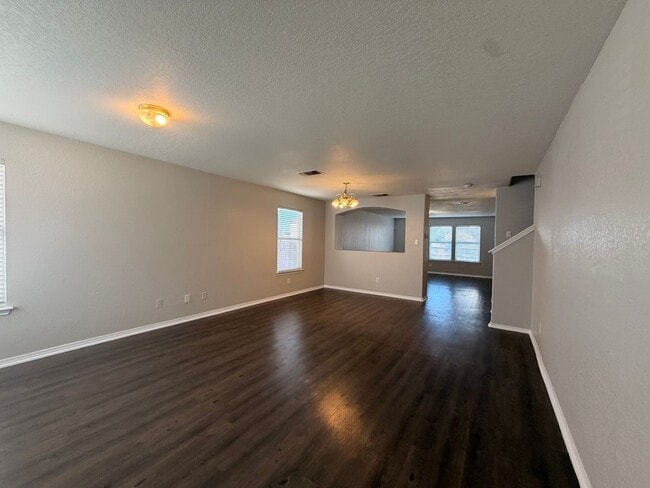 Photo - NICE 4 BEDROOM WITH EASY ACCESS TO LACKLAND AFB, SHOPPING, & SEA WORLD