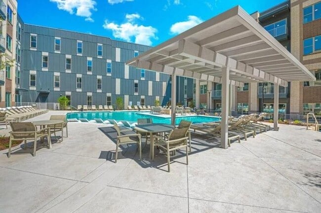 Photo - 4950 Broadway Dr. Unidad b7