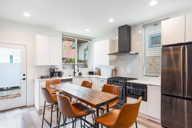 Photo - 1716 N 47th St