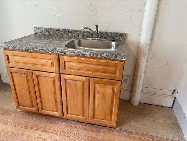 Photo - x11 E Coulter St