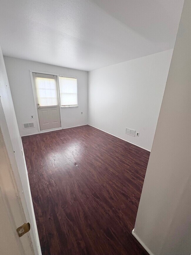 24 Colonial Dr Unit 2