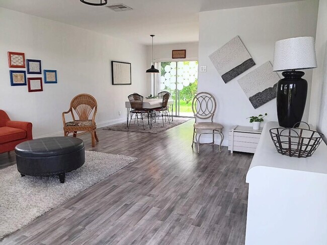 Photo - 7105 NW 74th Pl