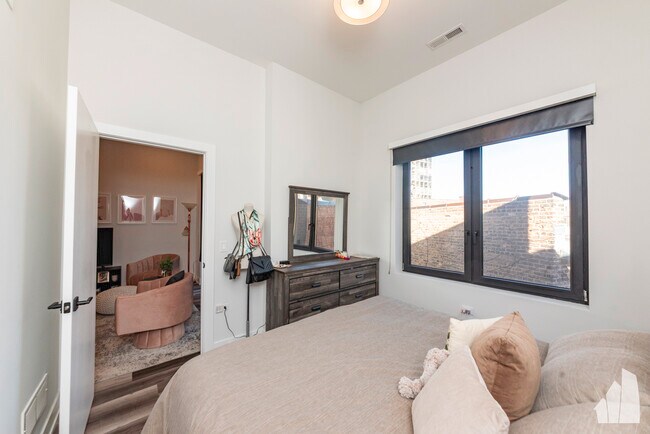 Photo - 2317 North Clark-208 Unit 208