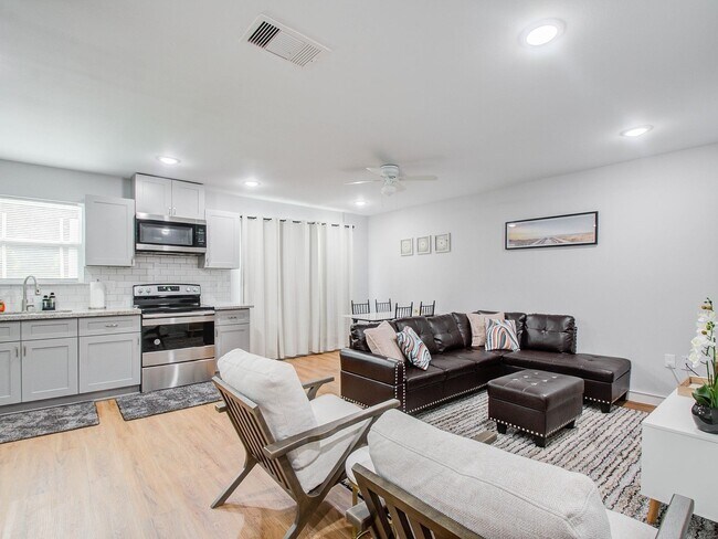 Photo - 6610 Haight St