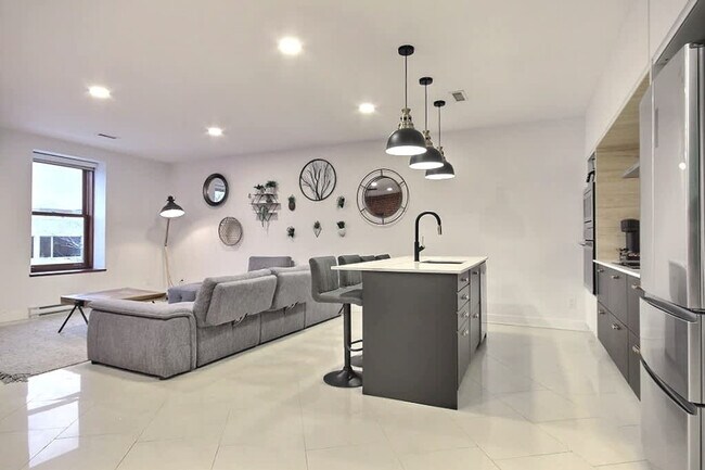 Photo - 4107 A R. Saint-Denis Unit SI ID1543084P