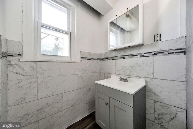 Photo - 6164 Delancey St
