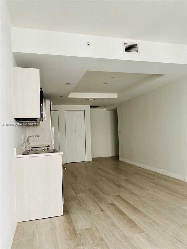 Photo - 55 SW 9th St Unidad 3809