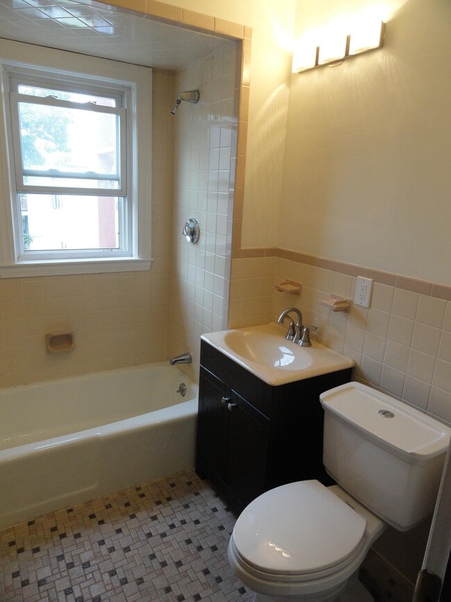 Photo - 22 Bond St Unit R1