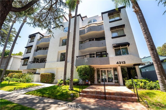 Building Photo - 4313 Van Nuys Blvd