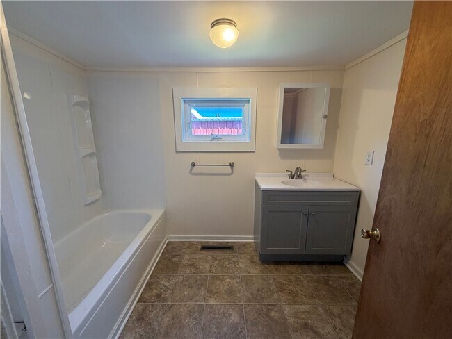 Photo - 1846 Ridge Rd