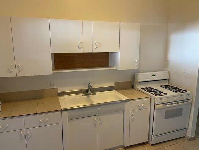 Photo - 2121 Ballard Dr Apartments Unit B