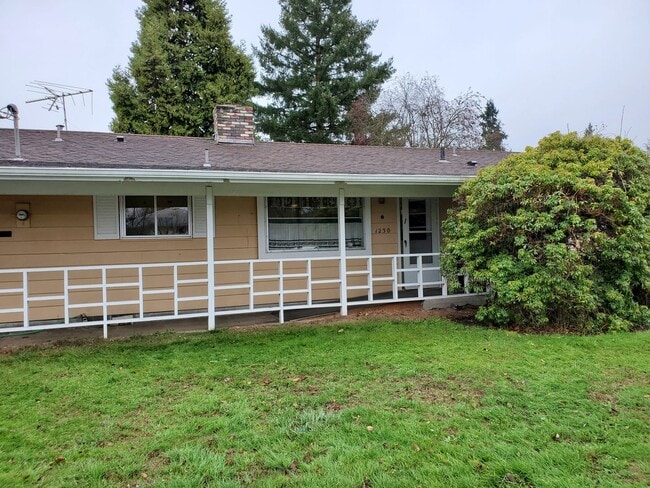 Building Photo - 3bd/1.5ba Completely Remodeled House with ...
