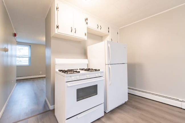 Photo - 672 N Main St Unit 2R