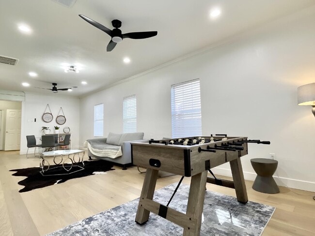 Building Photo - 301 Tabor St