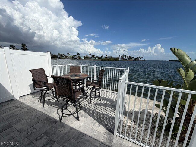 4743 Pine Island Rd