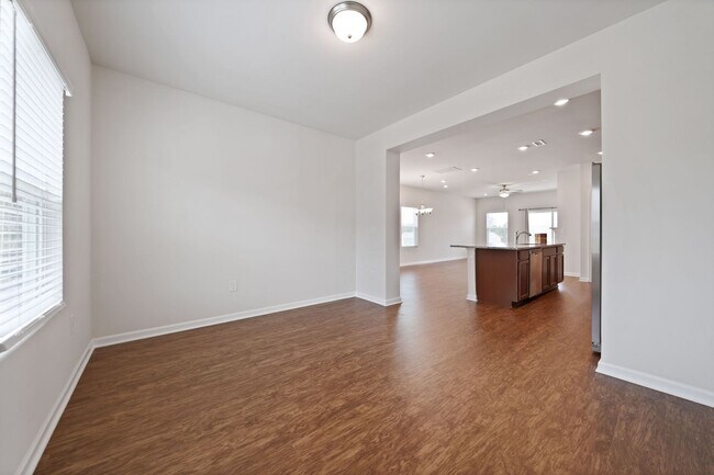 Photo - 4 Bed, 3.5 Ba in W.Cary - Pet Friendly!